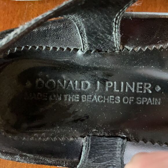 Donald Pliner Made on the Beaches of Spain Sandal - Picture 3 of 7
